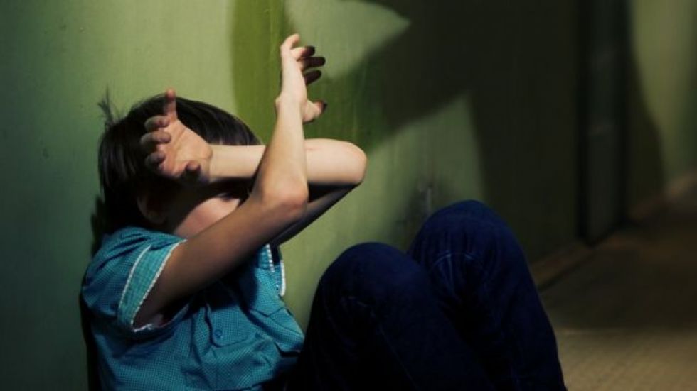  Vecinos denuncian mujer que golpeaba a su hijo, incluso intentó ahorcarlo