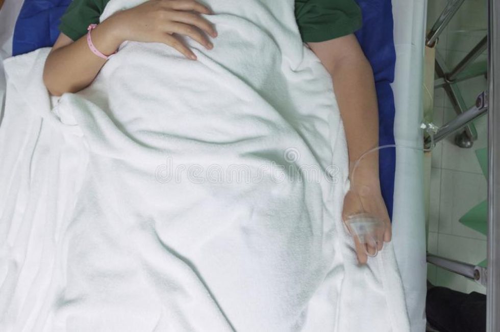 Un hombre rocía gasolina y quema a su pareja en medio de una discusión 