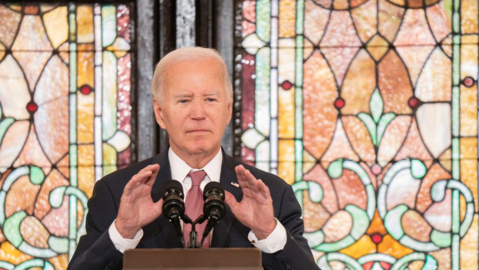 Biden bombardeó Yemen sin aprobación del Congreso