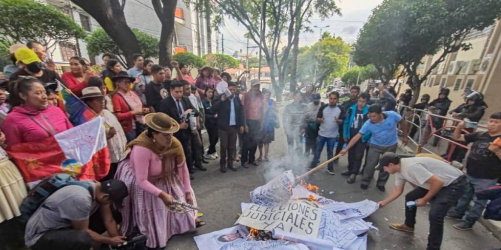 Cocaleros del Chapare y otros sectores afines a Evo regresan el lunes a Sucre en rechazo a la prórroga de magistrados