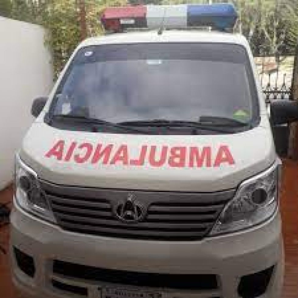 No dio paso a la ambulancia y provocó una colisión