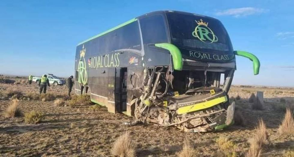 Confirman que 7 personas murieron en choque entre bus y vagoneta con placa argentina (Lista de fallecidos) 