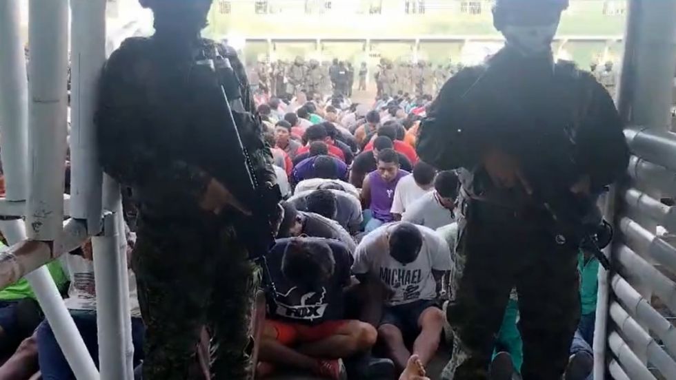 Ejército y Policía en Ecuador toman el control de cárceles