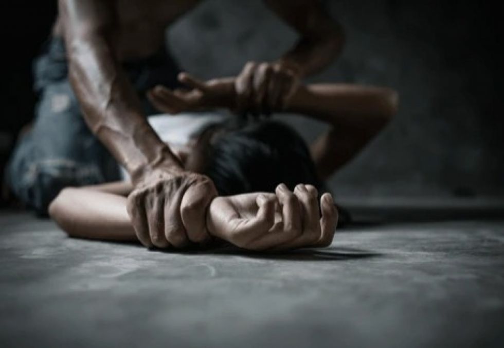 Albañil ebrio intentó violar a su hermana en Tarija