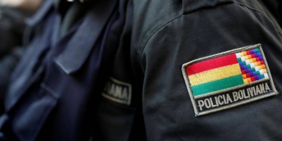 Investigan a tres policías por robar $us 1 millón