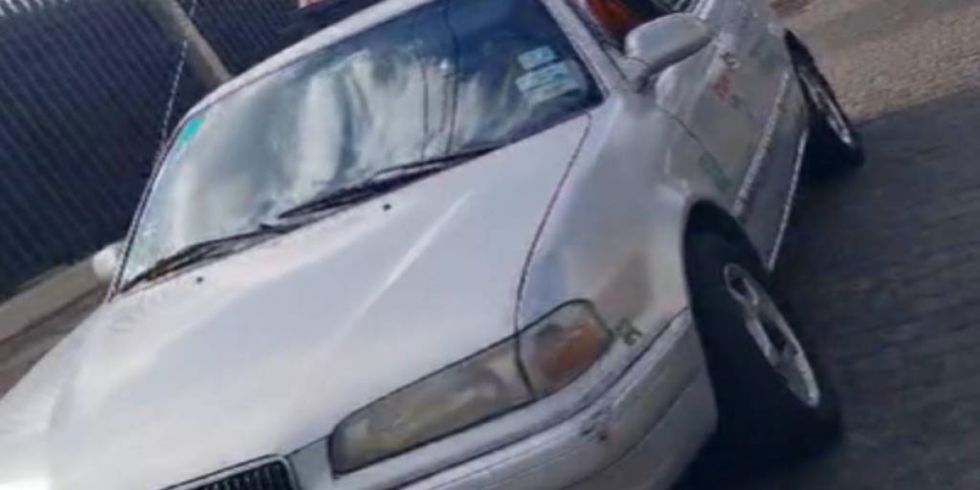 Denuncian que 2 hombres violaban a una mujer en un taxi
