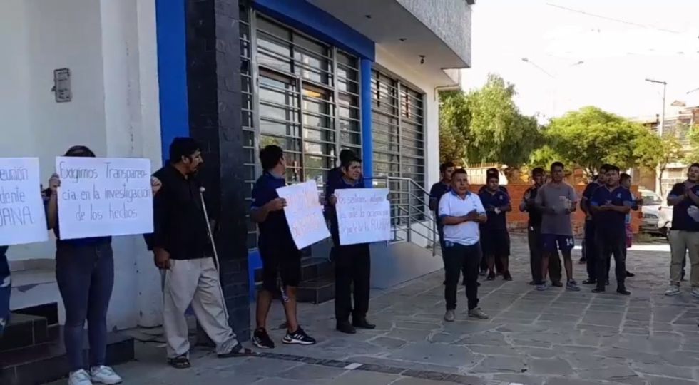 Transportistas piden a la Aduana resarcir daños del taxi siniestrado