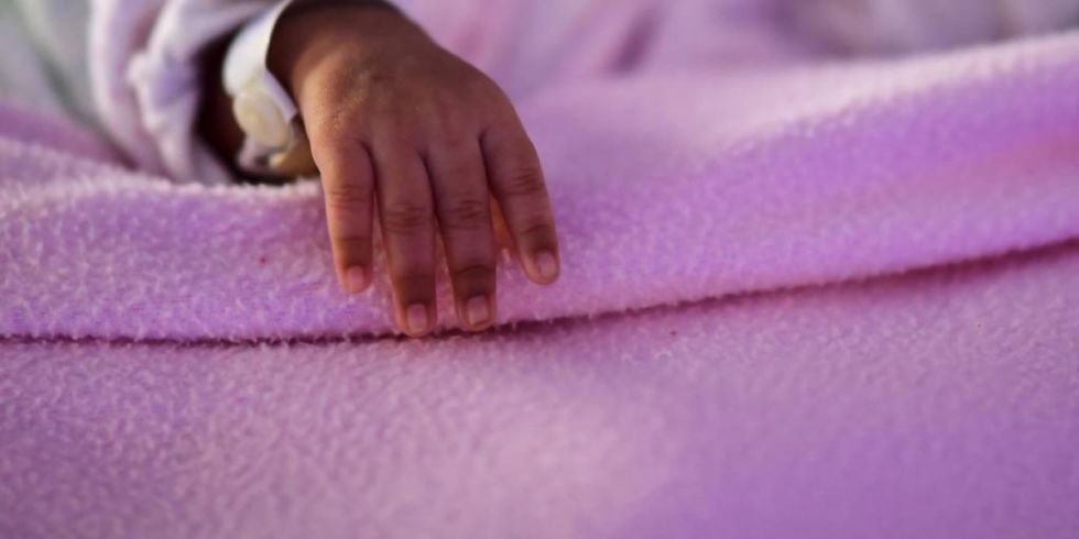 Una niña de 11 años de edad dio a luz a un bebé