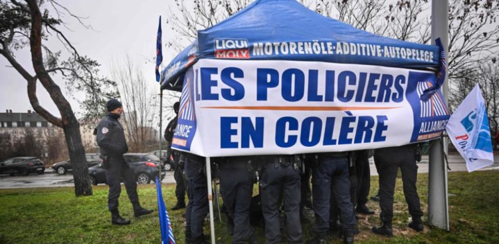 Policía francesa protesta por su rol en los JJOO