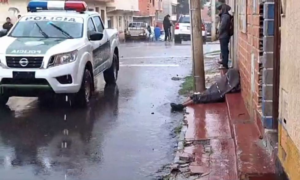 Un hombre  muere en  plena vía  pública 