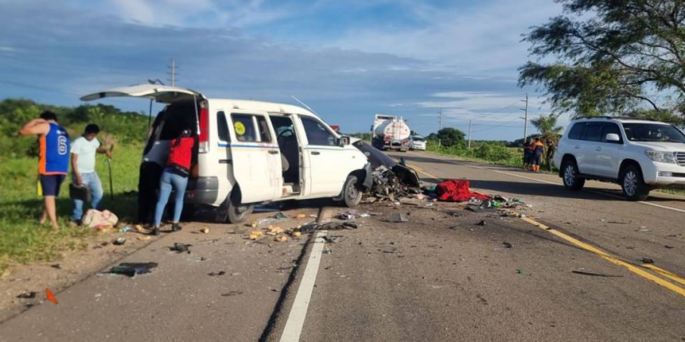Al menos dos personas pierden la vida en accidente frontal en la ruta a Camiri
