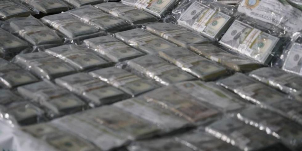 Chile investiga origen del millón de dólares incautado en Bolivia