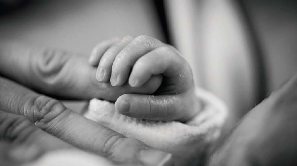 Una bebé de 11 meses fue vejada mientras su mamá trabajaba en una pensión