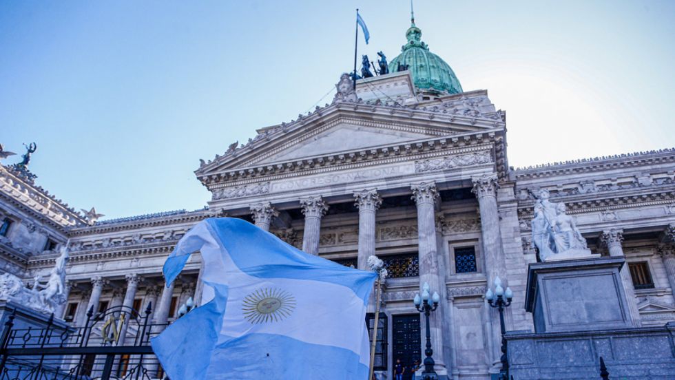'Ley ómnibus' avanza entre negociaciones de último minuto
