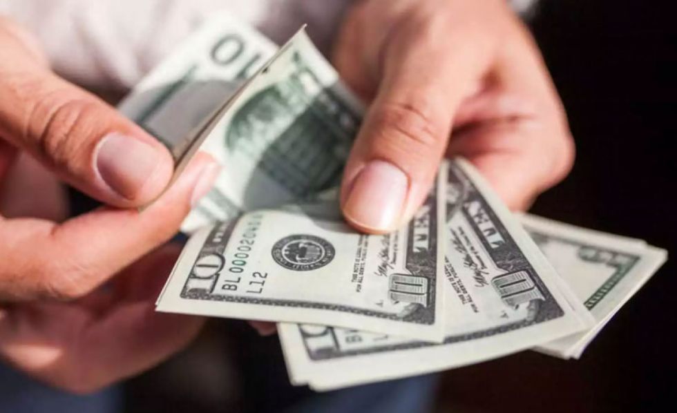 La Paz: El dólar paralelo traspasa la barrera de Bs8