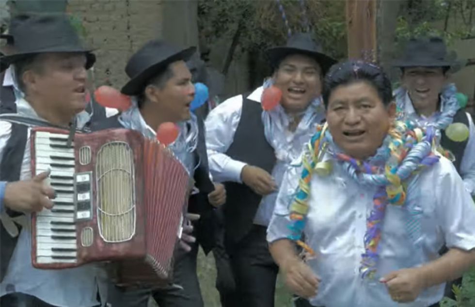 “Ni cobardes ni traidores”, la copla que arcistas le cantan a Evo