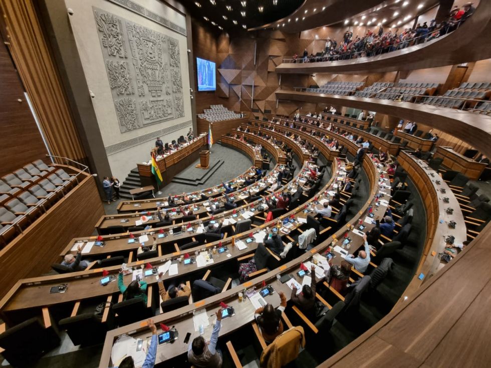 En plena vigilia, Diputados tratan ley para judiciales