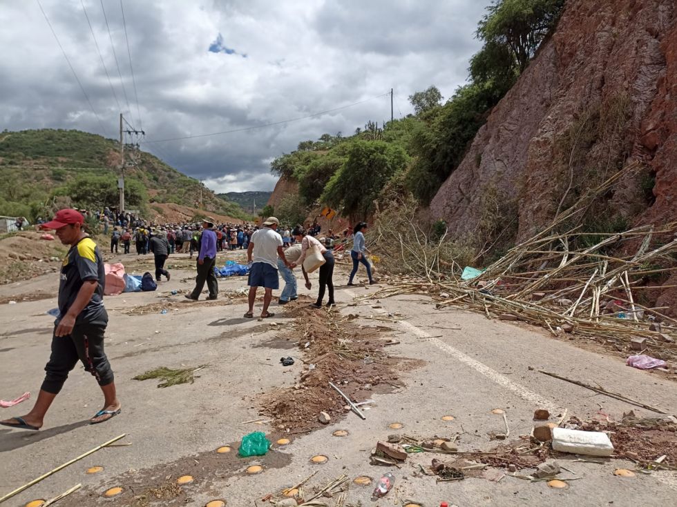 ‘Evistas’ levantan bloqueos en Cochabamba