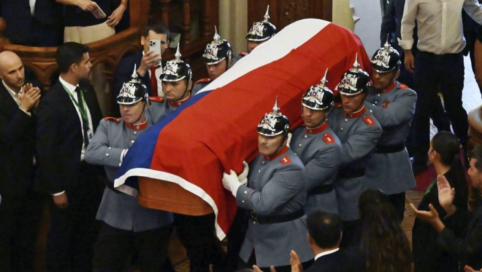 Velan a Piñera en antiguo Congreso de Chile