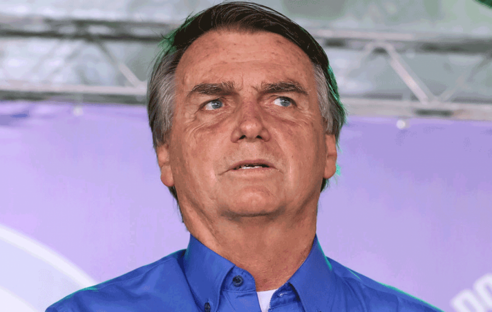 La Policía de Brasil registra la casa de Bolsonaro y le retira el pasaporte por una supuesta trama golpista