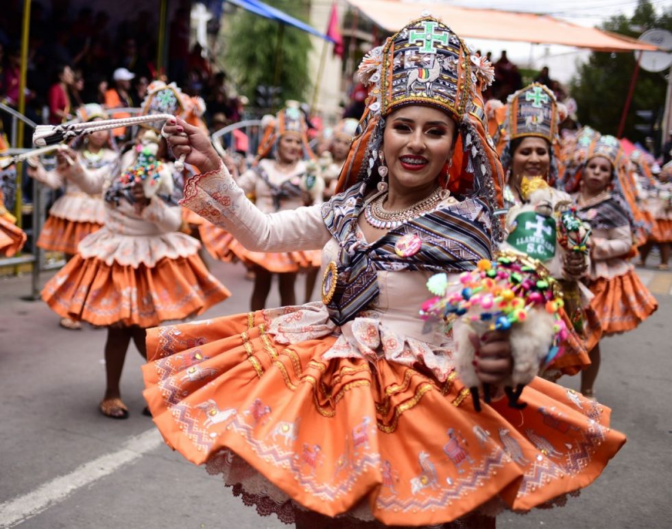 El Carnaval de Oruro vuelve a brillar en su día grande