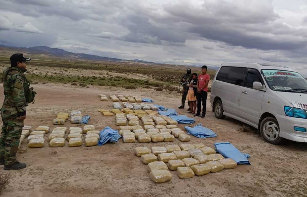 La FELCN secuestra 156 kilos de marihuana y aprehende a una pareja en la ruta Uyuni – Oruro