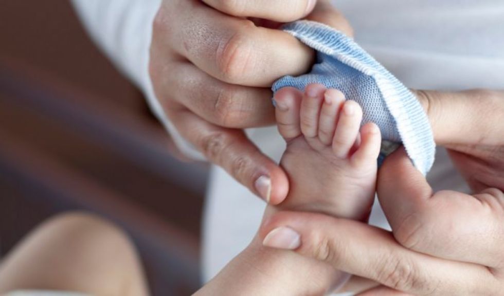 "Si no la dejo, mi marido nos mata": El mensaje de una madre que abandonó a su bebé en una bolsa de mercado 