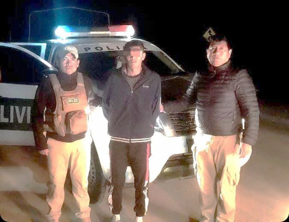 Un hombre apuñaló al novio de su ex y escapó 