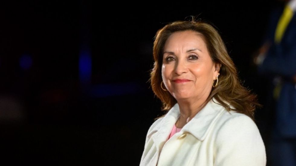 Boluarte se autoproclama "la mamá de todo el Perú"