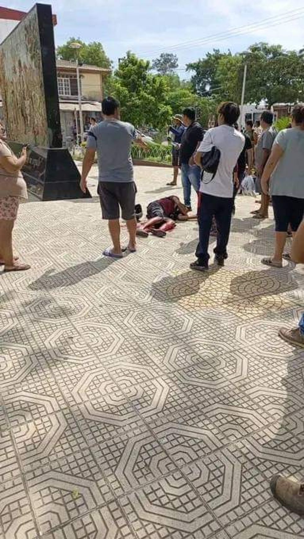 Balean a un joven en céntrica plaza de Yacuiba