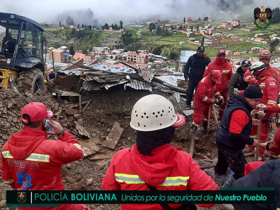 Deslizamiento provoca muerte de una mujer y sus dos hijos en Achocalla