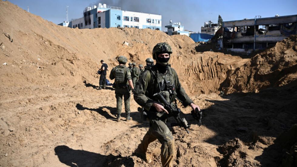 Israel ataca Gaza y realiza detenciones en hospitales