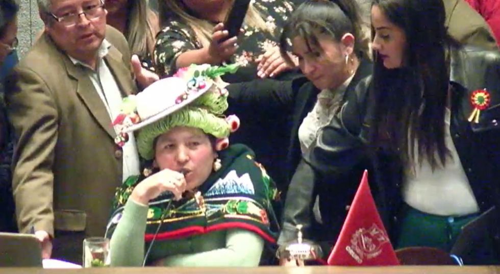 Insultos, jalones y empujones en la sesión por los créditos internacionales y la prórroga de los magistrados  (Video)