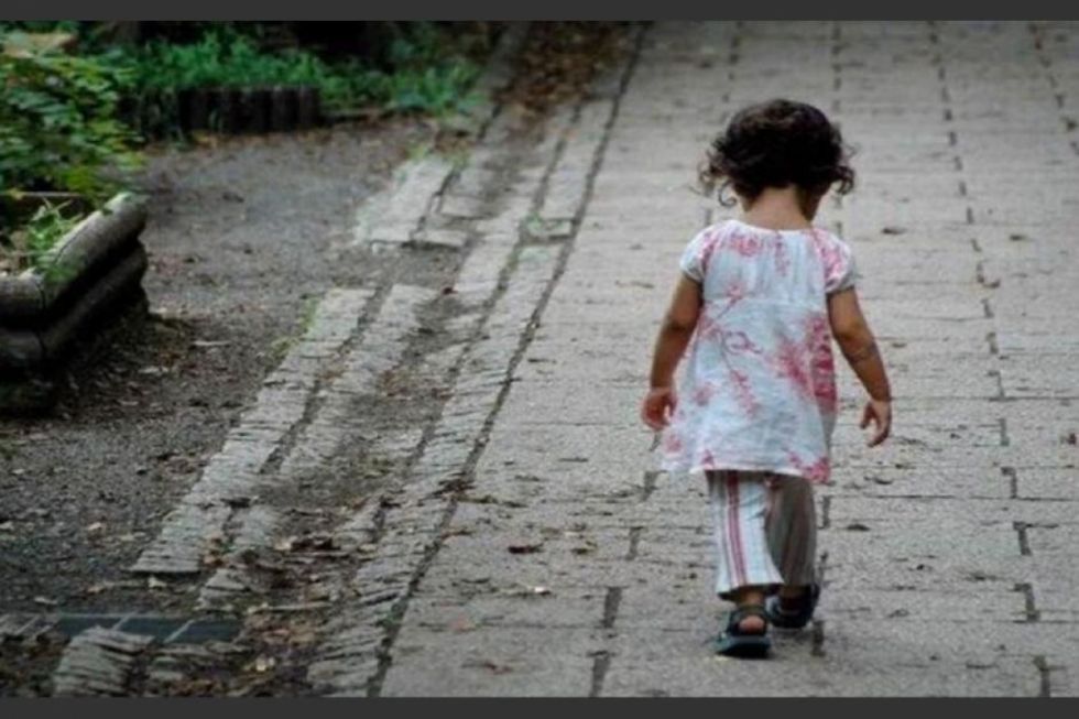 Padres abandonaban por días a niñas de 8 y 2 años