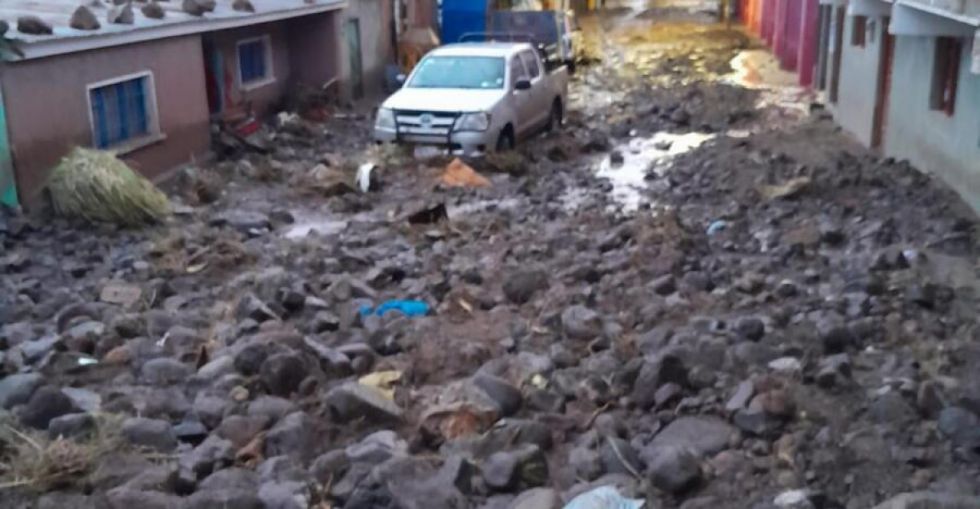 Desborde de río en Colcha K deja viviendas anegadas y destrozos