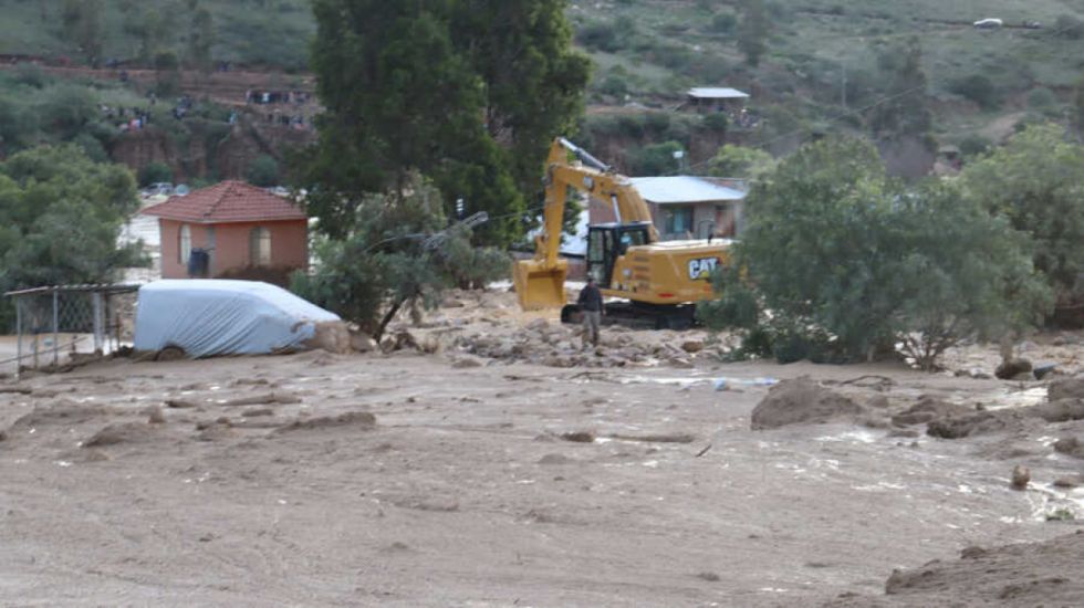 FFAA ayudan en evacuación tras mazamorra en Laquiña