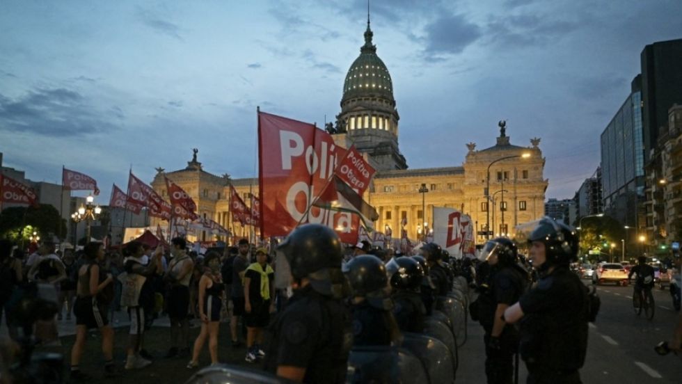 Convocan a marchas a favor y en contra de Milei