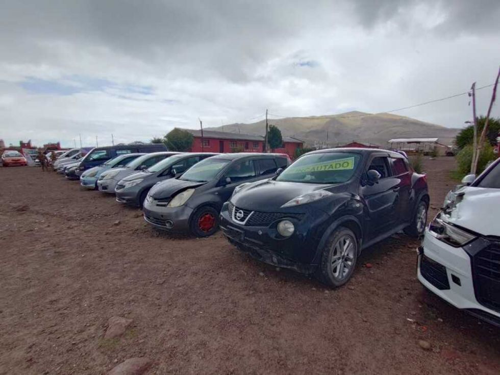 Incautan 38 vehículos en la frontera con Chile