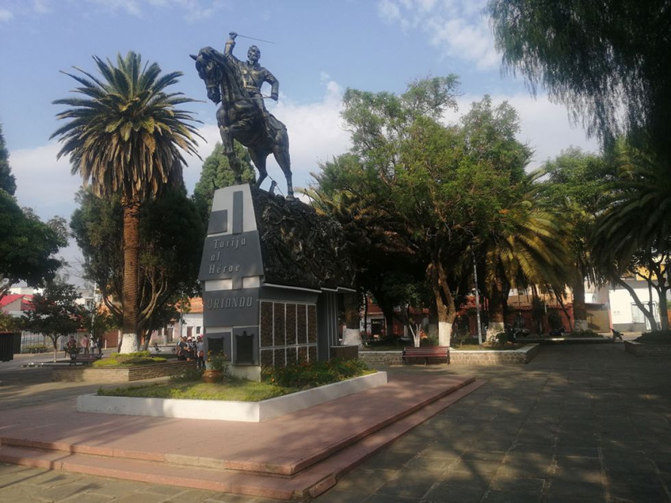 Monumento a Uriondo en la plaza del barrio del Molino