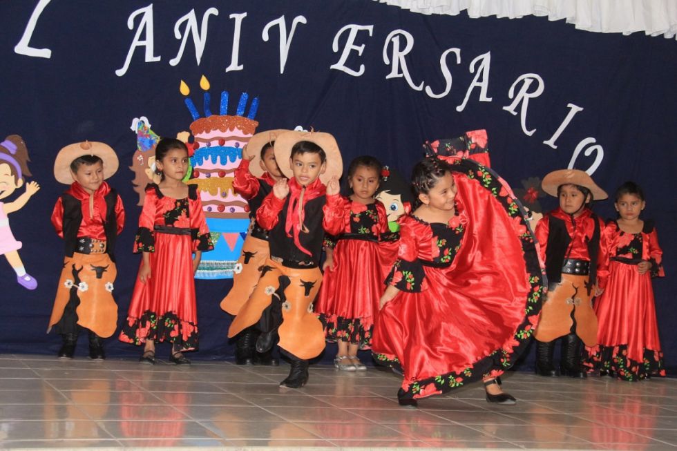 La Unidad Educativa Niño Jesús festejó sus 34 años