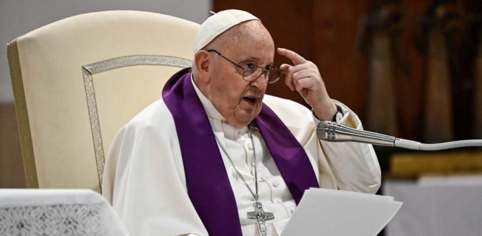 El Papa pide a Zelensky que tenga la "valentía" de "alzar la bandera blanca" y negociar con Rusia