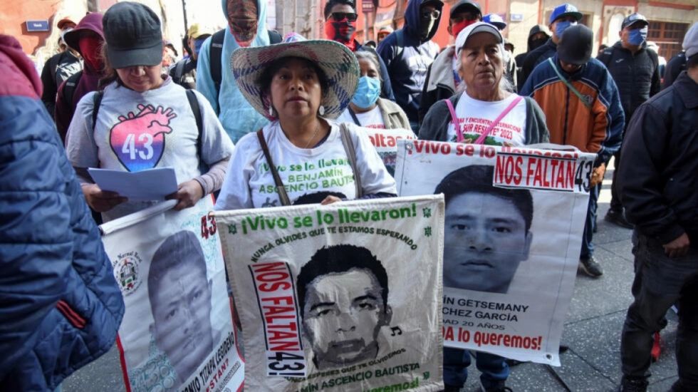 México: El caso Ayotzinapa se reaviva con protestas 