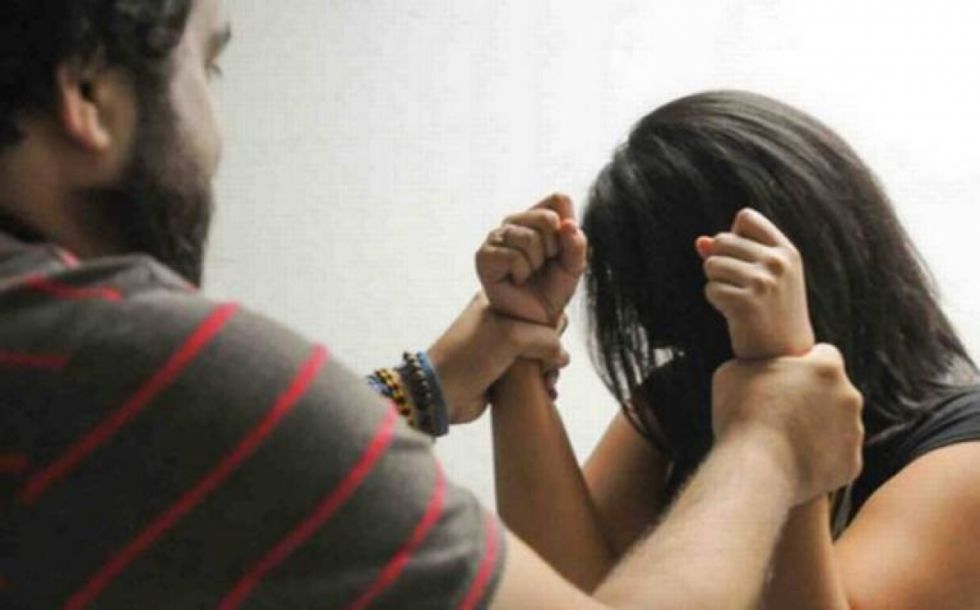 Tarija: Sujeto golpeó y apuñaló a su expareja, intentó huir