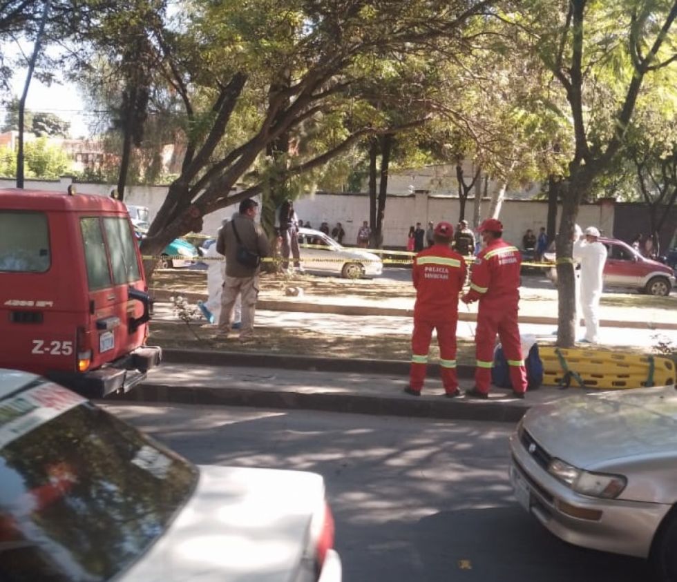 Policías practican con simulacros en lugares públicos