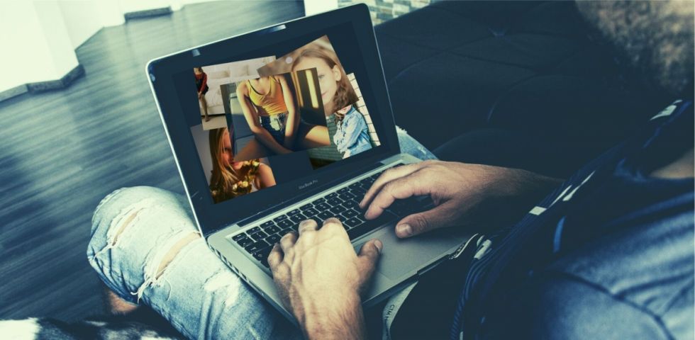 Suspenden a estudiantes que montaron fotos pornográficas con IA 