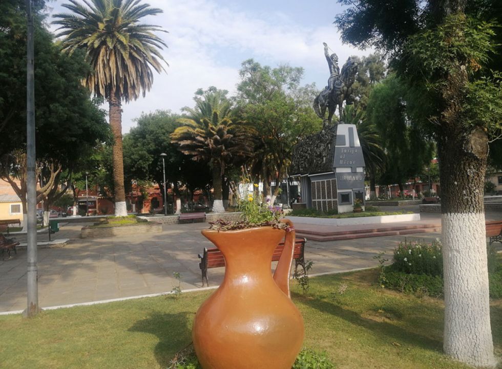 Ornamentación alegre en la plaza de El Molino