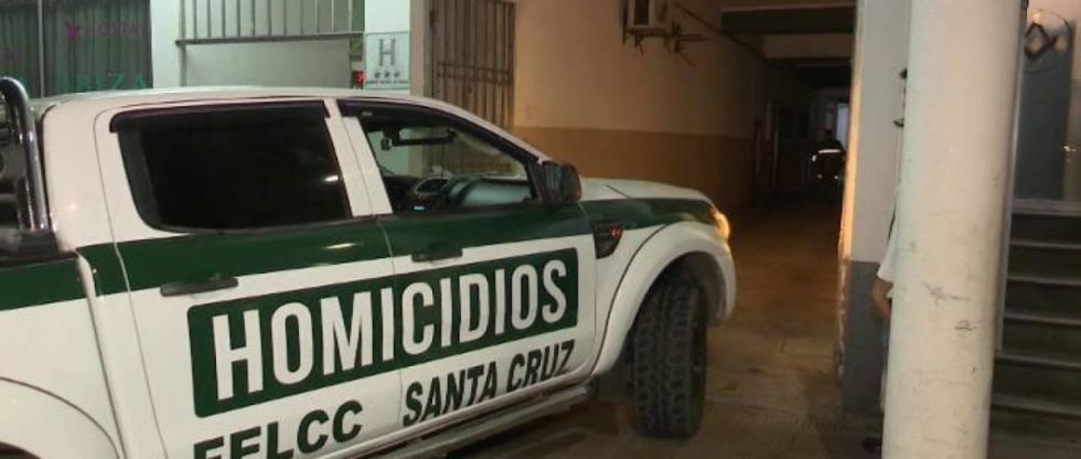 Hallan a una persona muerta en la piscina de un hotel
