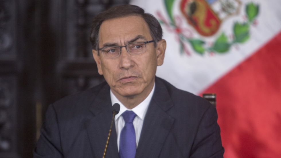 Allanan las casas del expresidente Martín Vizcarra