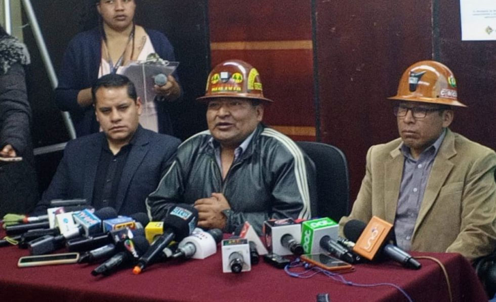 Ministro Santos asegura que no se permitirá contratos mineros en áreas protegidas