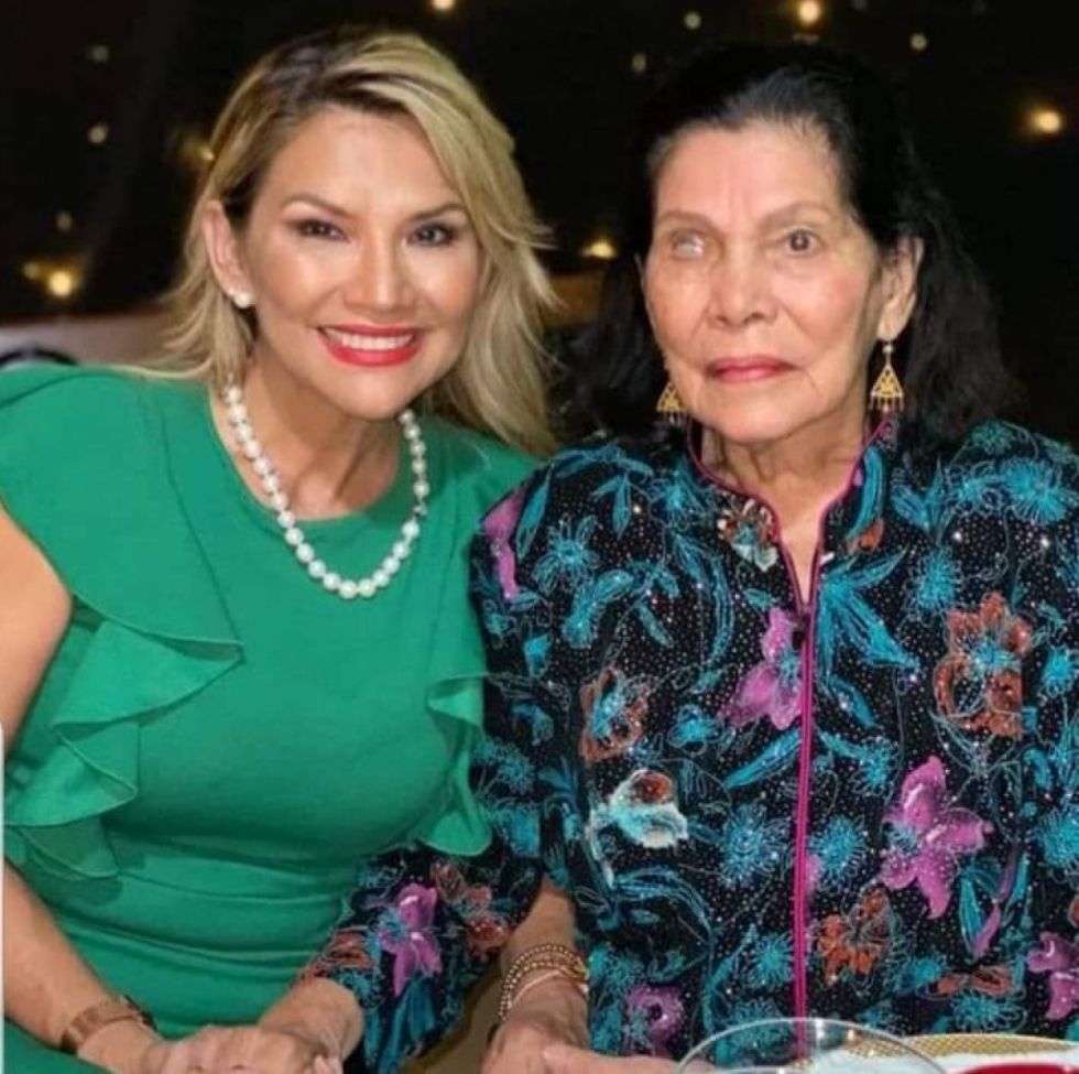 Gestionan salida de Áñez de la cárcel para asistir al funeral de su madre